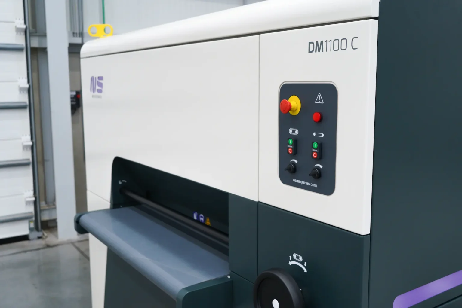 Entgratmaschine DM 1100 C Detail-Ansicht