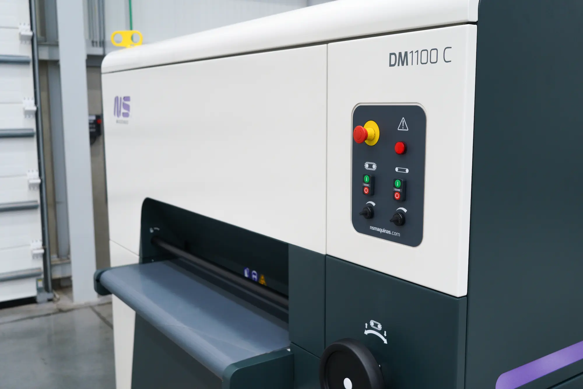 Entgratmaschine DM 1100 C Detail-Ansicht